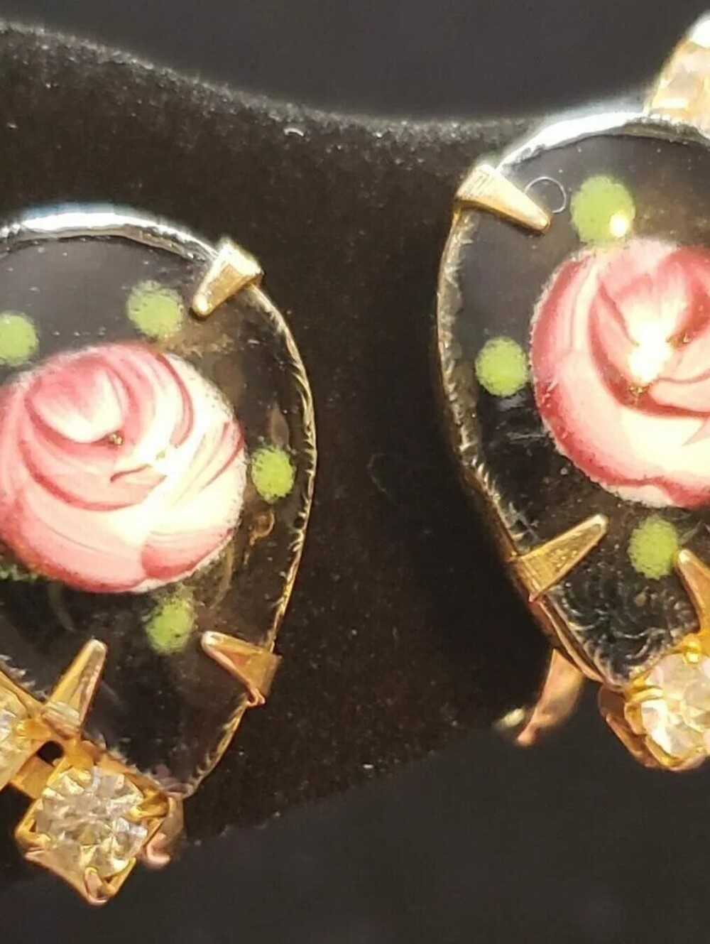 Vintageā Earrings Rhinestones Pink Black Hand Painted Roses Screw Back sb-22